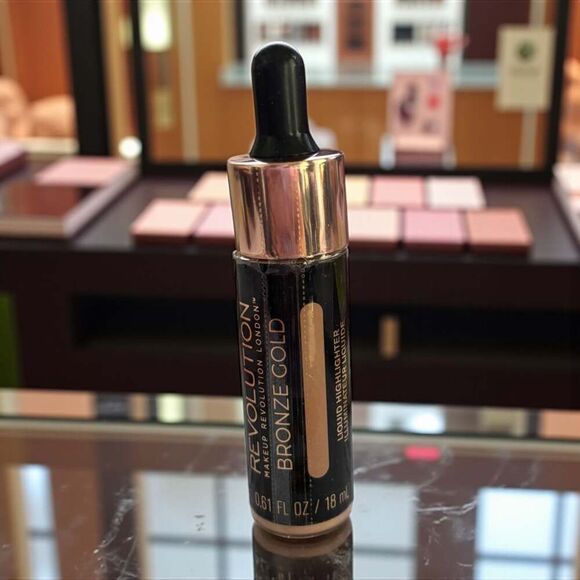 Makeup Revolution Liquid Highlighter - Rose Gold, 0.61 fl oz - Picture 1 of 4